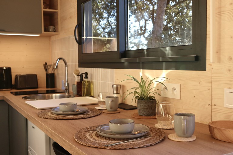 Vacation Rentals (France, --, --)