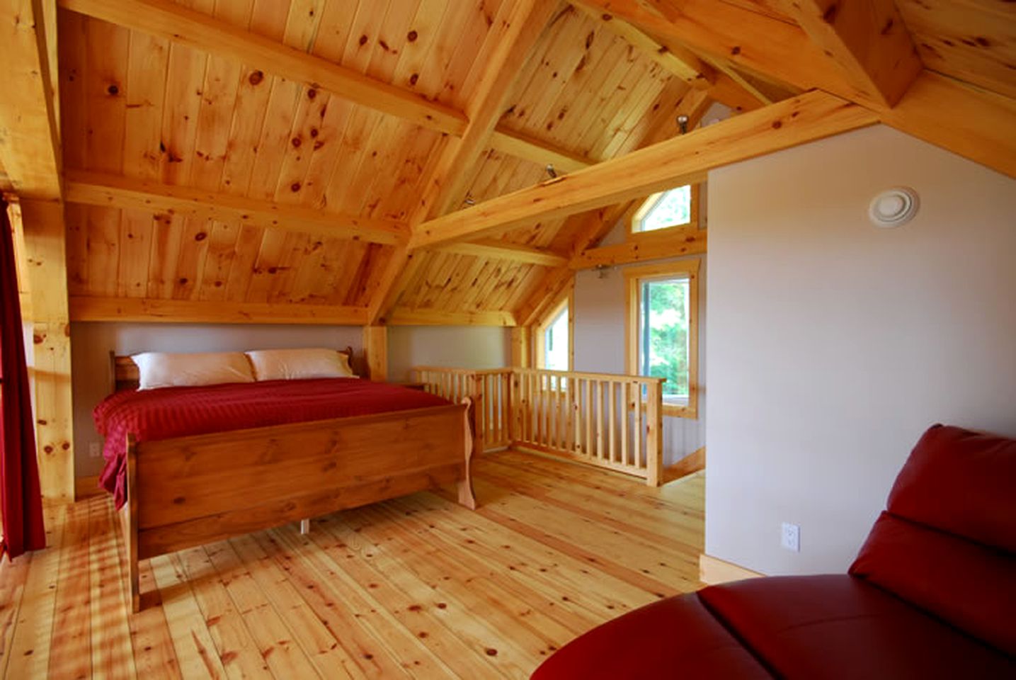 Stately Lakefront Cabin Rental on Chip Lake in Wakefield, Quebec