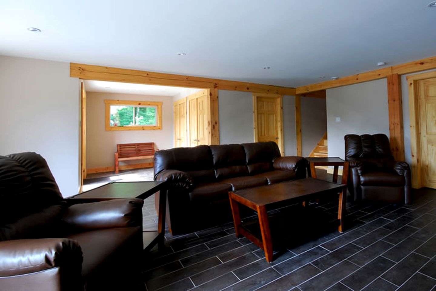 Stately Lakefront Cabin Rental on Chip Lake in Wakefield, Quebec