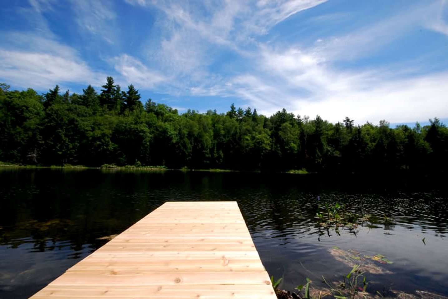 Stately Lakefront Cabin Rental on Chip Lake in Wakefield, Quebec