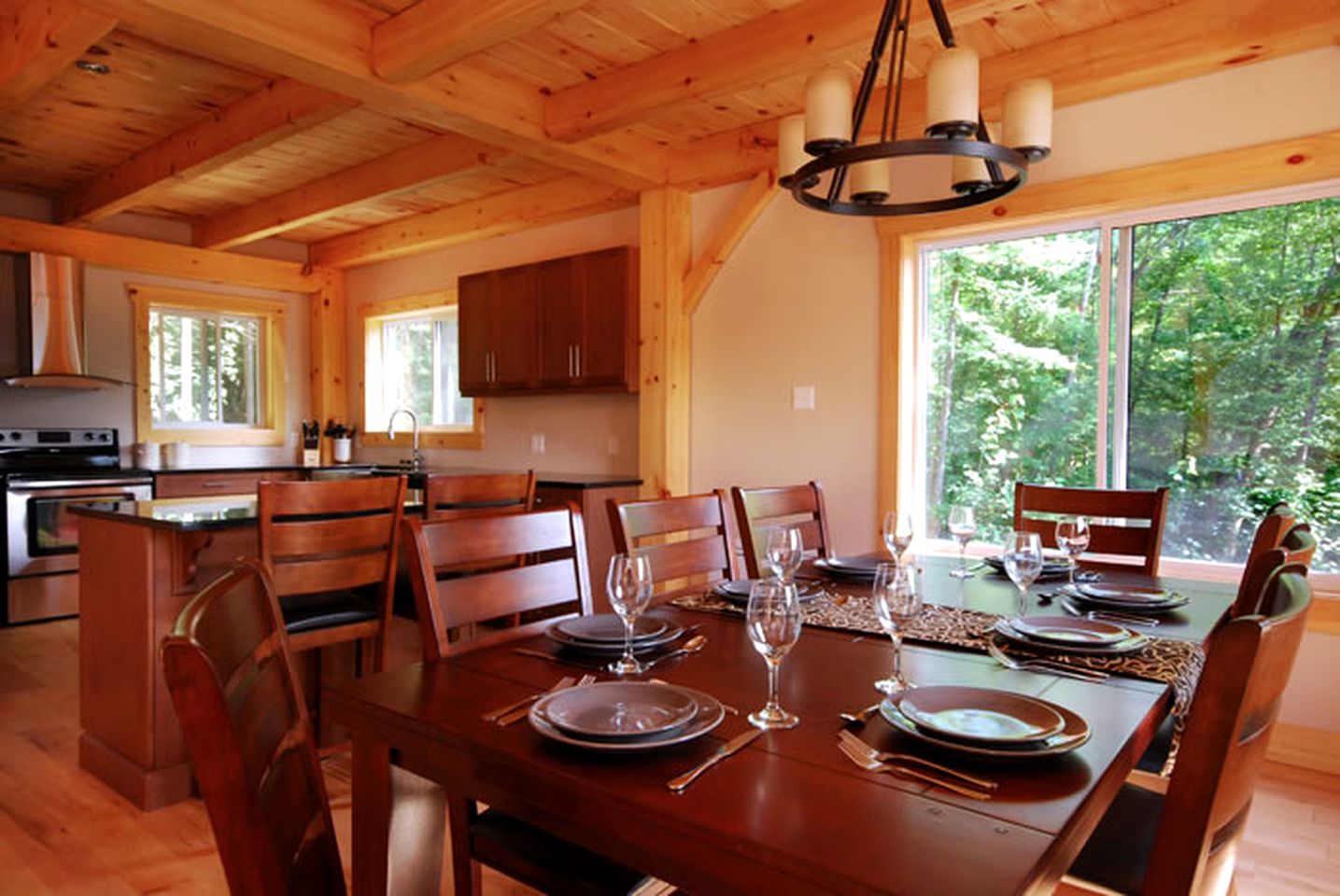 Stately Lakefront Cabin Rental on Chip Lake in Wakefield, Quebec