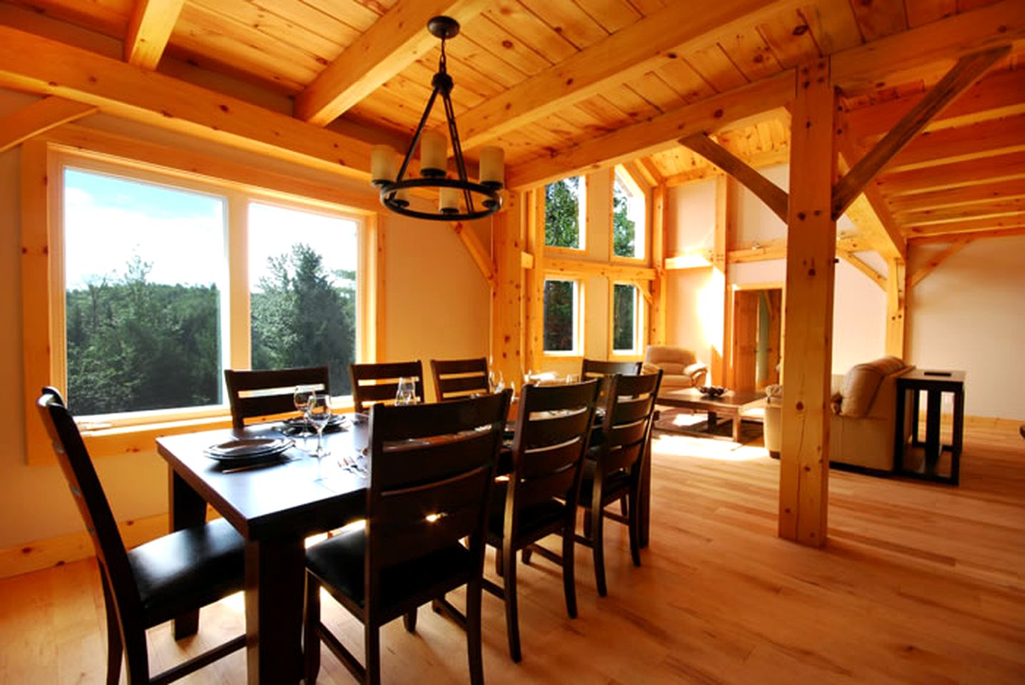 Stately Lakefront Cabin Rental on Chip Lake in Wakefield, Quebec