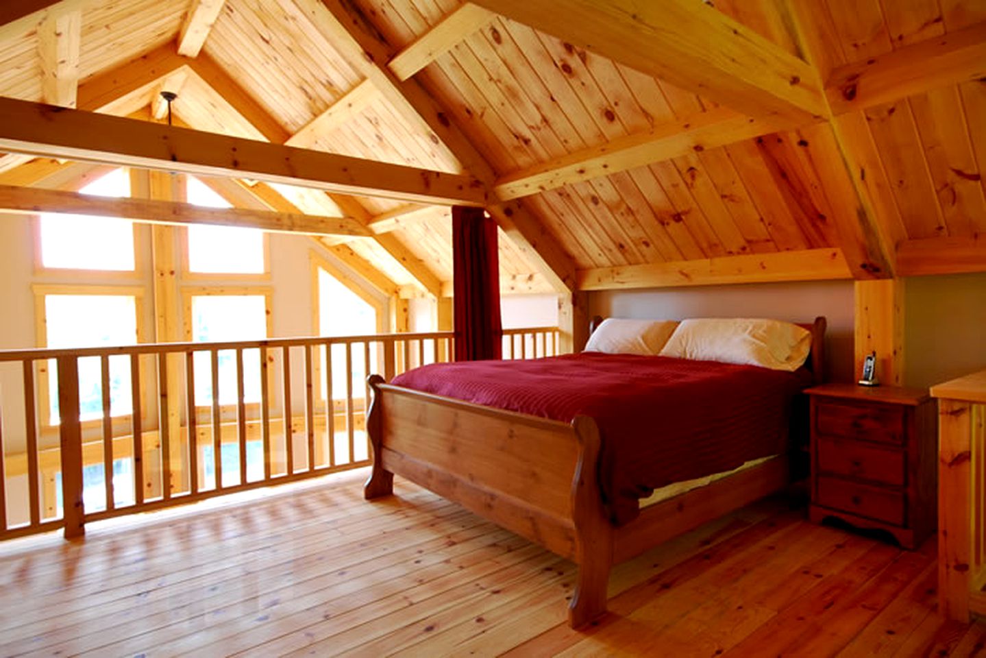 Stately Lakefront Cabin Rental on Chip Lake in Wakefield, Quebec