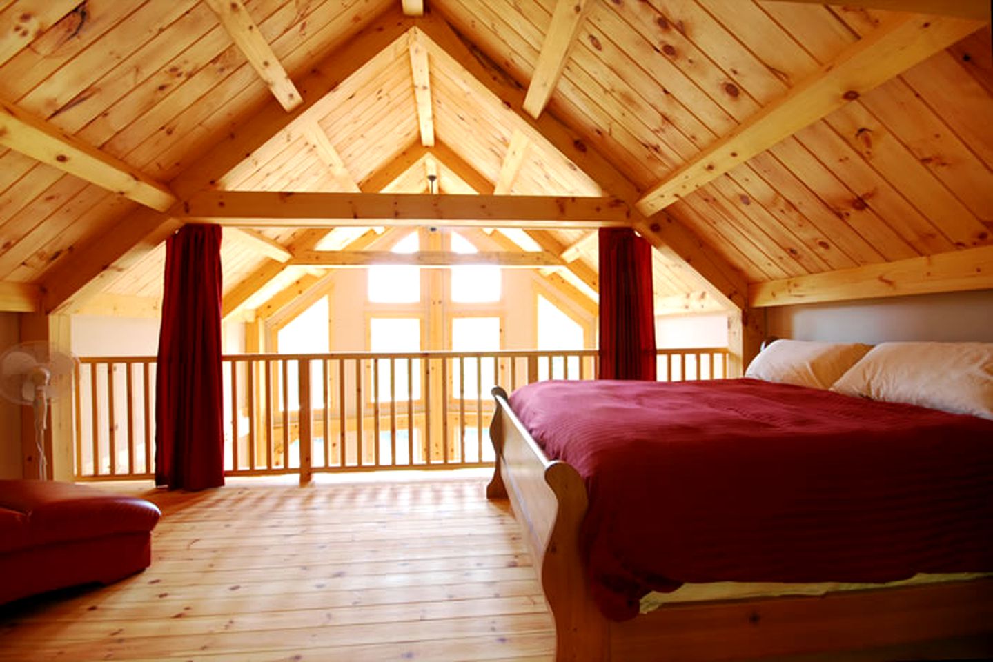 Stately Lakefront Cabin Rental on Chip Lake in Wakefield, Quebec