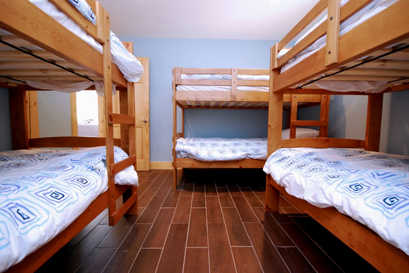 Stately Lakefront Cabin Rental on Chip Lake in Wakefield, Quebec