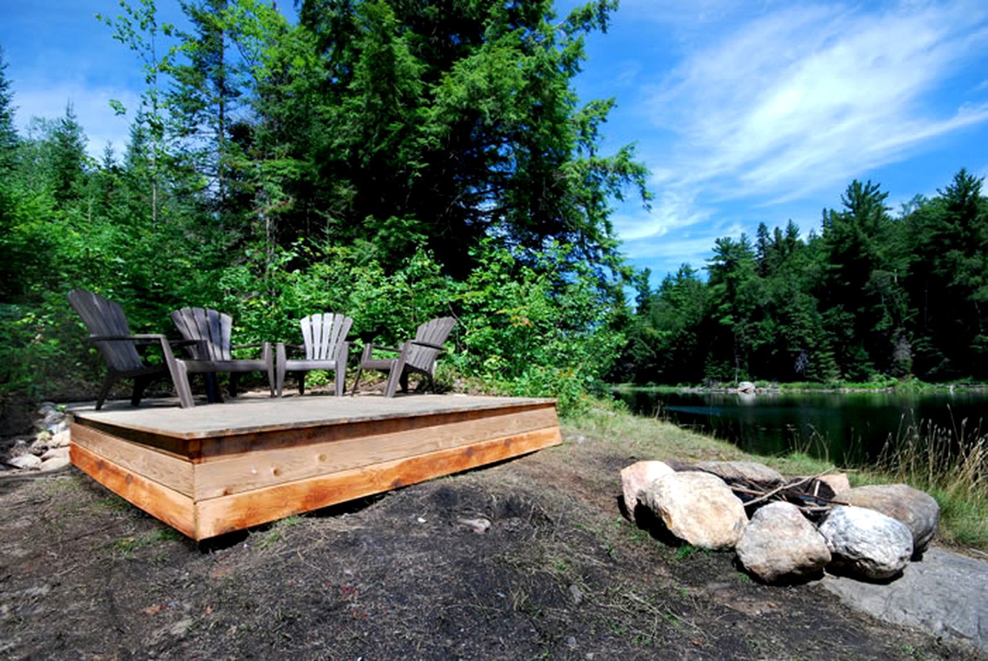 Stately Lakefront Cabin Rental on Chip Lake in Wakefield, Quebec