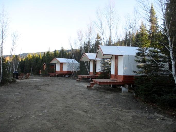 Tented Cabins (Saint-Urbain  , Quebec, Canada)