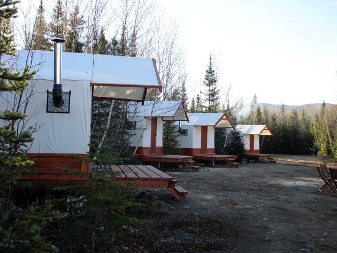 Tented Cabins (Saint-Urbain  , Quebec, Canada)