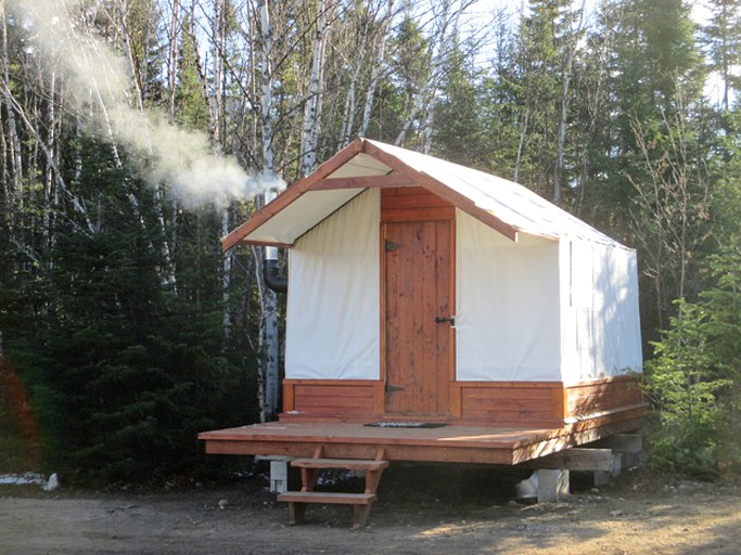 Tented Cabins (Saint-Urbain  , Quebec, Canada)