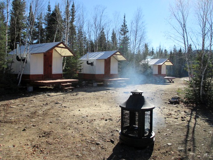 Tented Cabins (Saint-Urbain  , Quebec, Canada)