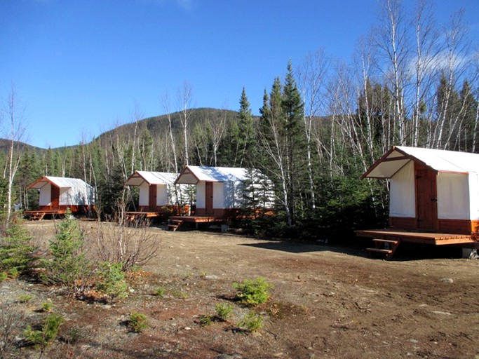 Tented Cabins (Saint-Urbain  , Quebec, Canada)