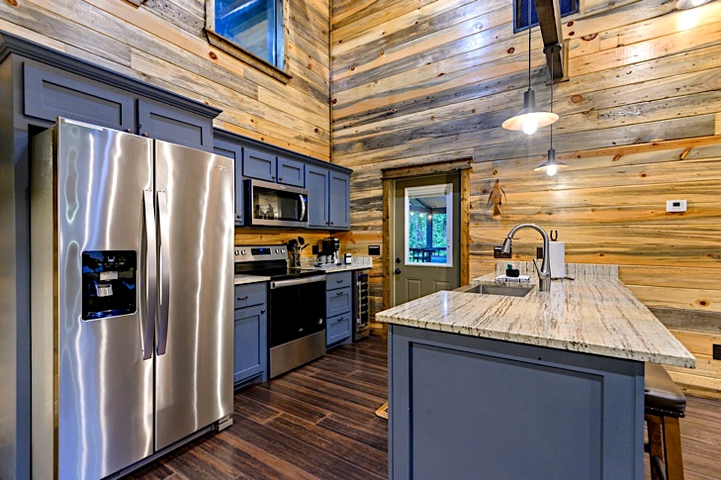 Cozy Luxury Cabin with Serene Forest Setting near Broken Bow Lake in Hochatown, Oklahoma