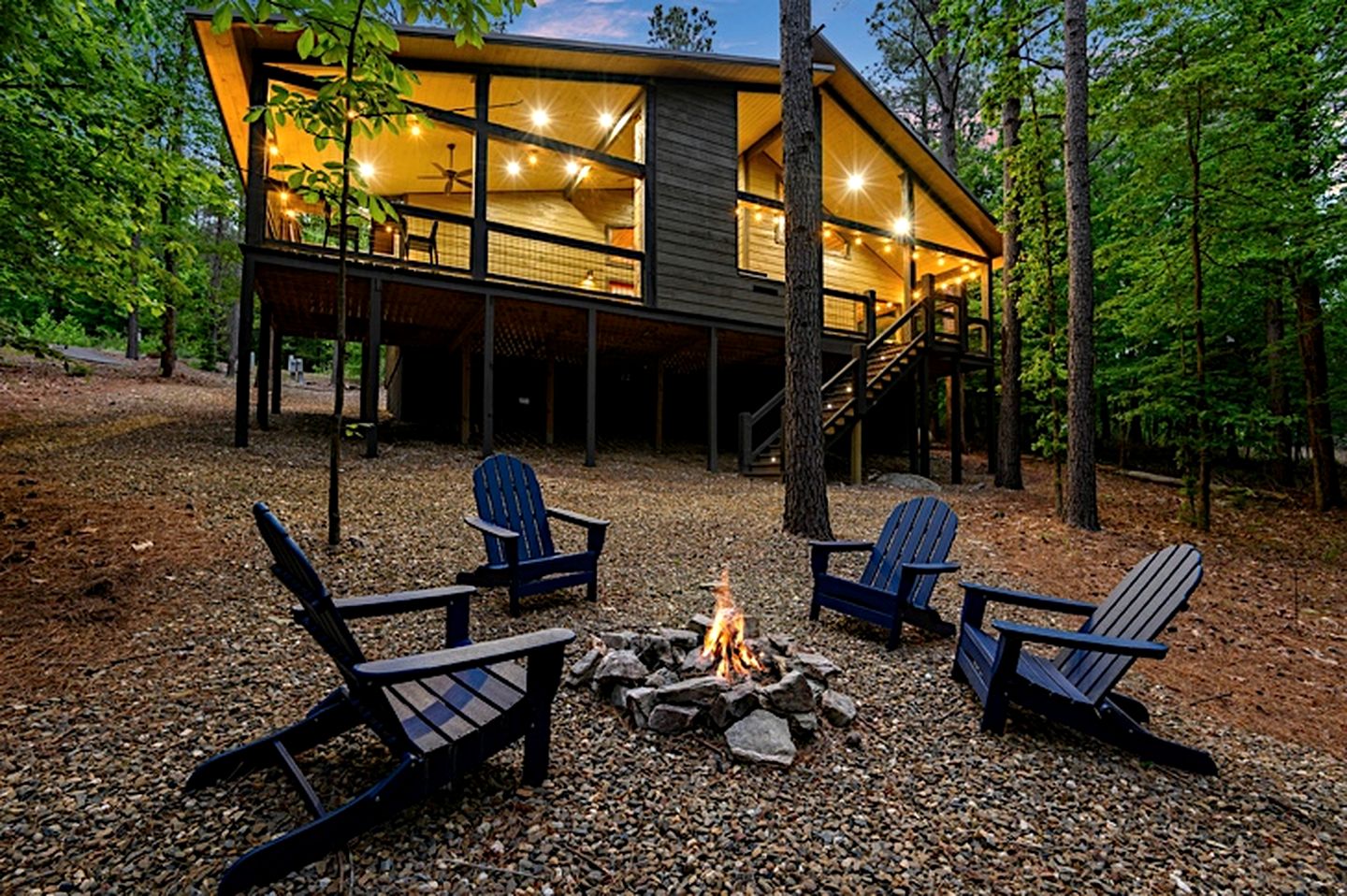 Cozy Luxury Cabin with Serene Forest Setting near Broken Bow Lake in Hochatown, Oklahoma
