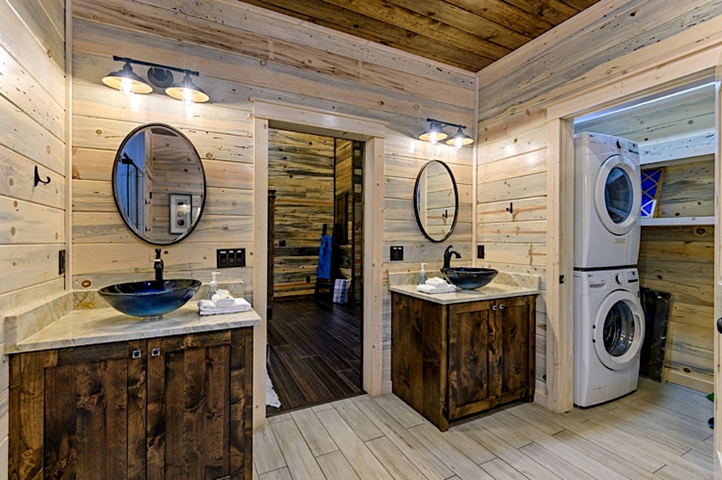 Cozy Luxury Cabin with Serene Forest Setting near Broken Bow Lake in Hochatown, Oklahoma