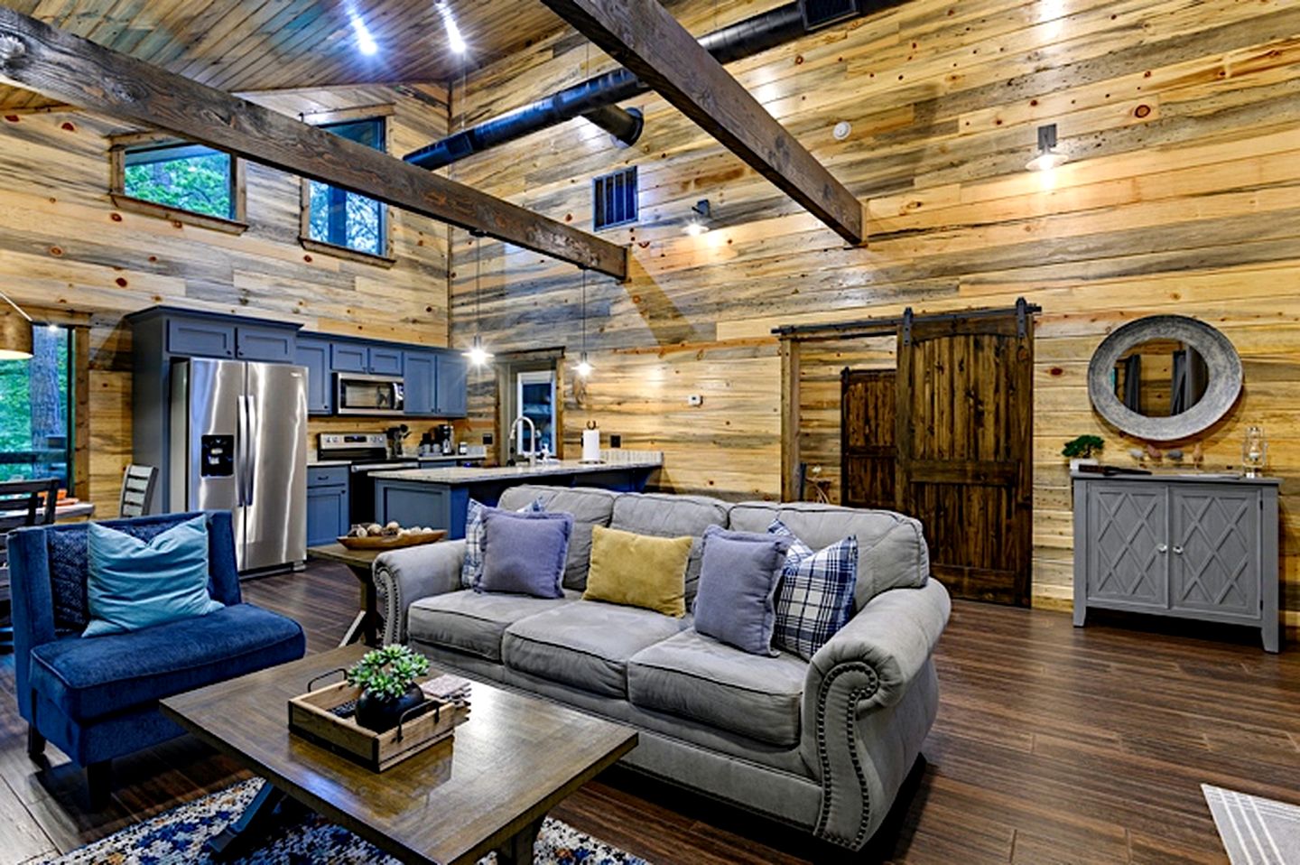 Cozy Luxury Cabin with Serene Forest Setting near Broken Bow Lake in Hochatown, Oklahoma