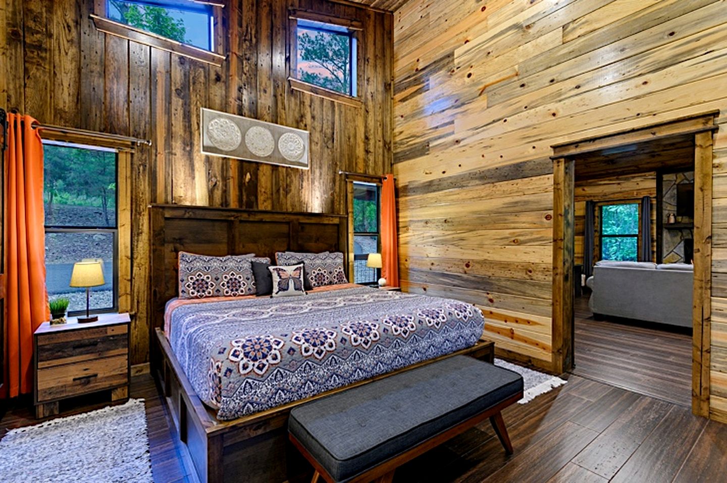 Cozy Luxury Cabin with Serene Forest Setting near Broken Bow Lake in Hochatown, Oklahoma