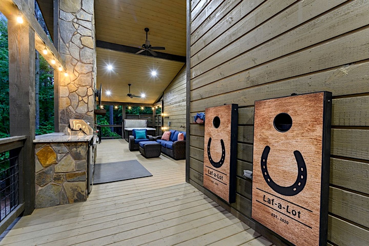 Cozy Luxury Cabin with Serene Forest Setting near Broken Bow Lake in Hochatown, Oklahoma