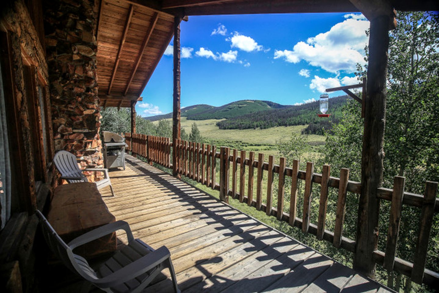 Peaceful 4/Br Cabin Secluded in the Rockies