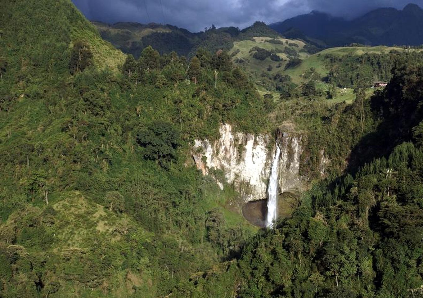 Family-Friendly Hut Rental for a Glamping Getaway near Manizales, Colombia