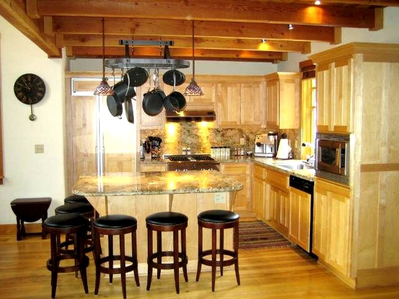 Modern Woodland Cabin Getaway with a Fireplace in Truckee, California