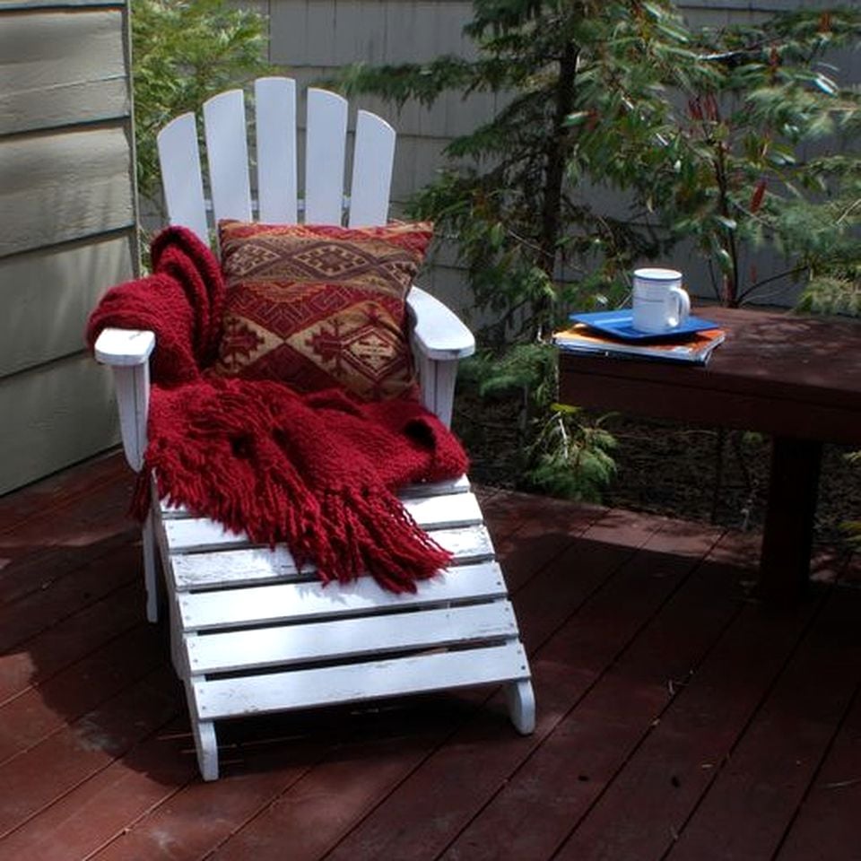 Lakeside Cozy Cabin Rental in the Mountains of Lake Arrowhead, California