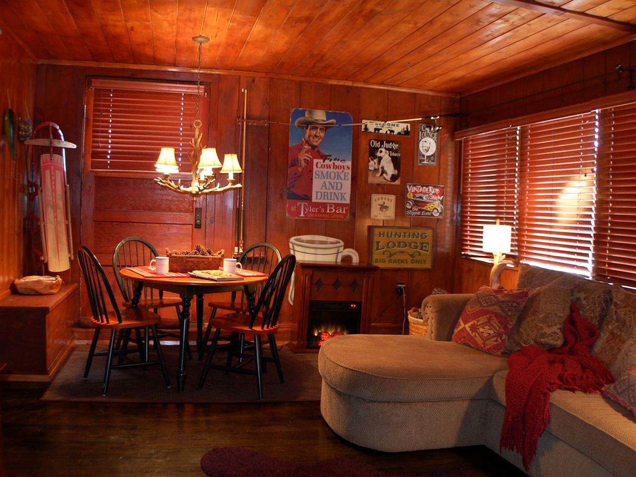 Lakeside Cozy Cabin Rental in the Mountains of Lake Arrowhead, California