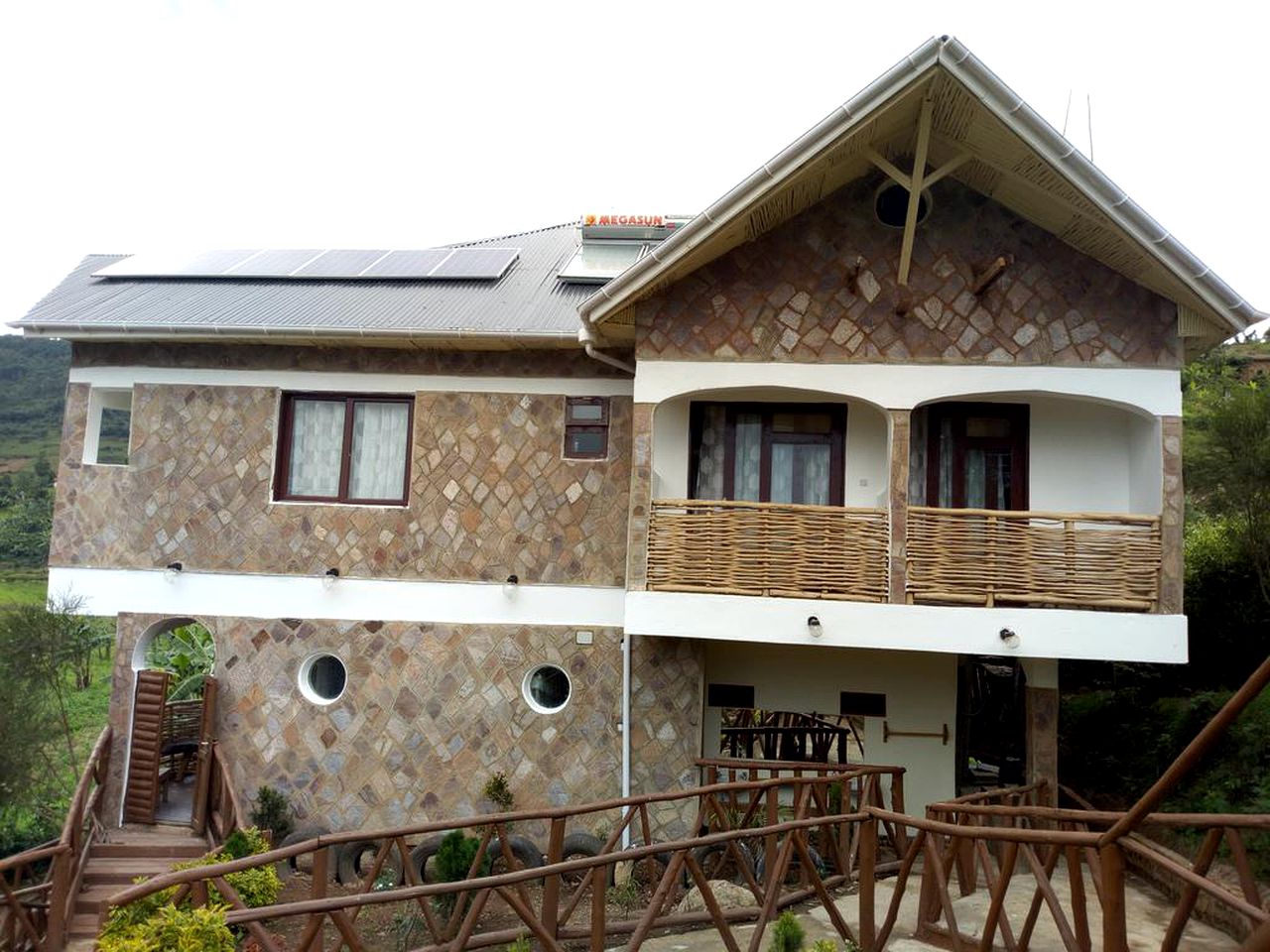 Group Bungalow Rental for an Eco-Friendly Getaway on Lake Bunyonyi in Uganda