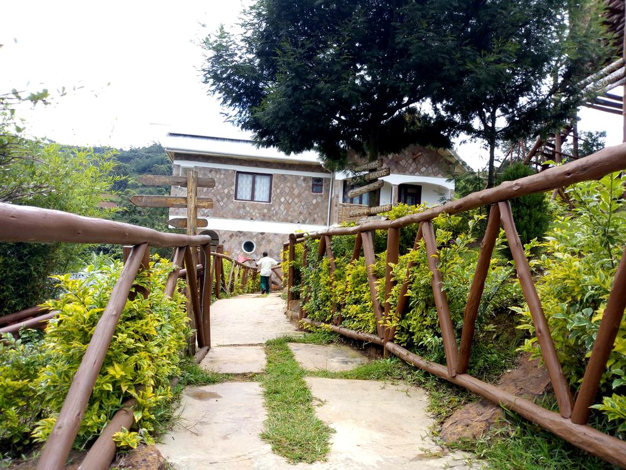 Group Bungalow Rental for an Eco-Friendly Getaway on Lake Bunyonyi in Uganda