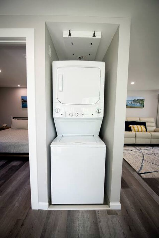 Lake Cabin Ideal for Outdoor Adventures in Maine