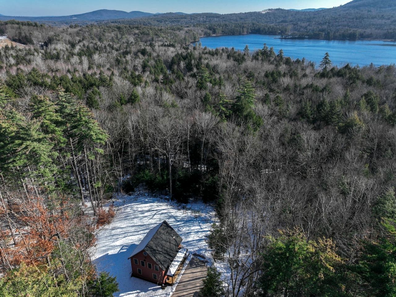 Lake Close Cabin Surrounded by Trees in Madison, New Hampshire