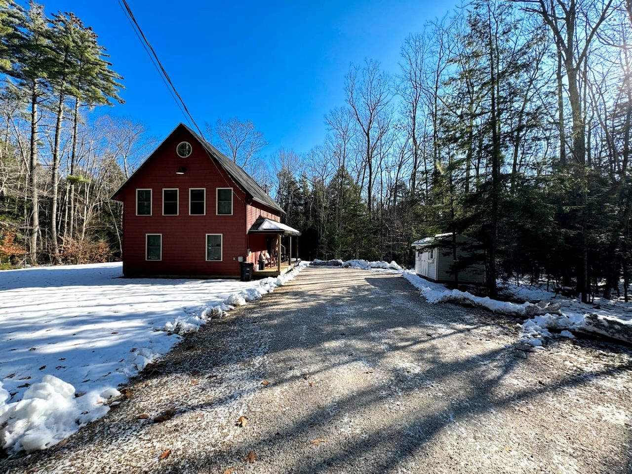 Lake Close Cabin Surrounded by Trees in Madison, New Hampshire