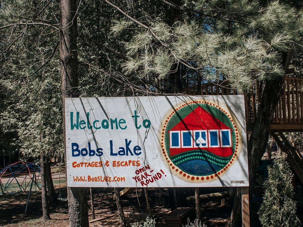 Luxury Cottage Rental for Groups on a Gorgeous Lake Resort near Ottawa, Ontario