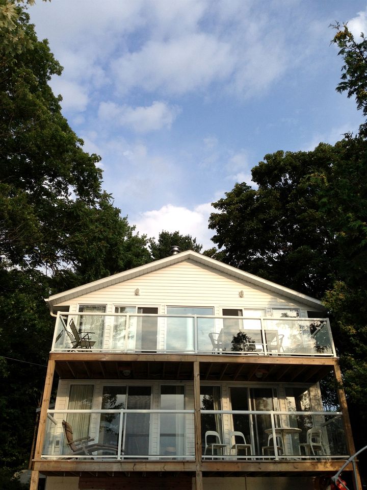 Luxury Cottage Rental for Groups on a Gorgeous Lake Resort near Ottawa, Ontario