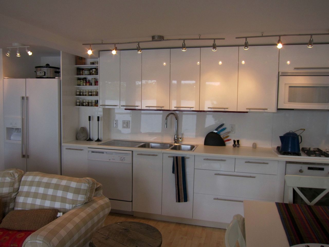 Luxury Cottage Rental for Groups on a Gorgeous Lake Resort near Ottawa, Ontario