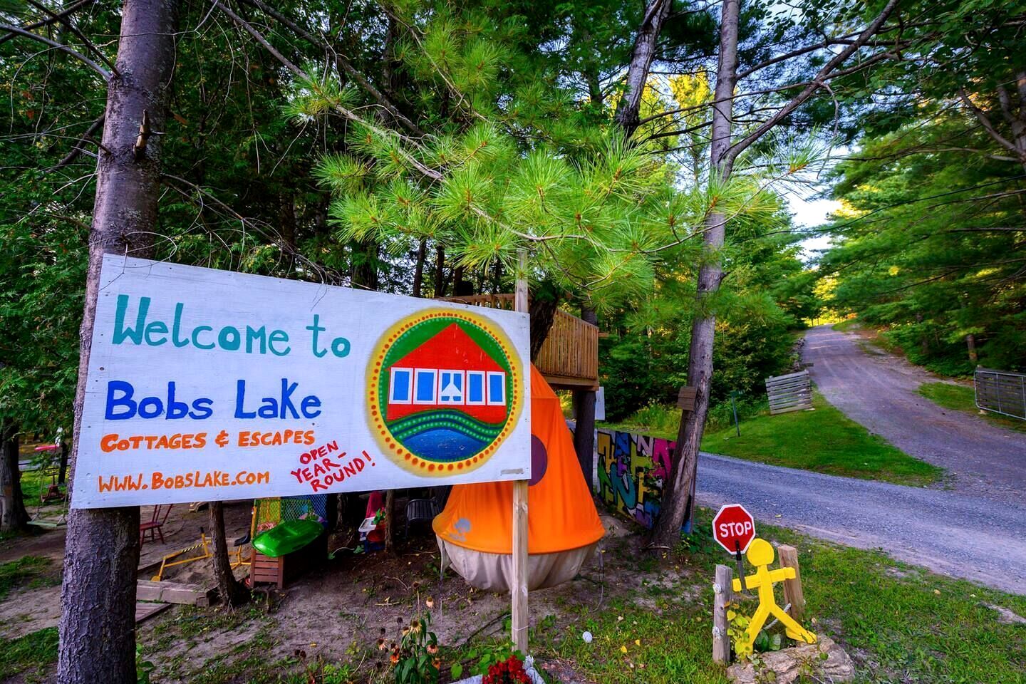 Luxury Cottage Rental for Groups on a Gorgeous Lake Resort near Ottawa, Ontario