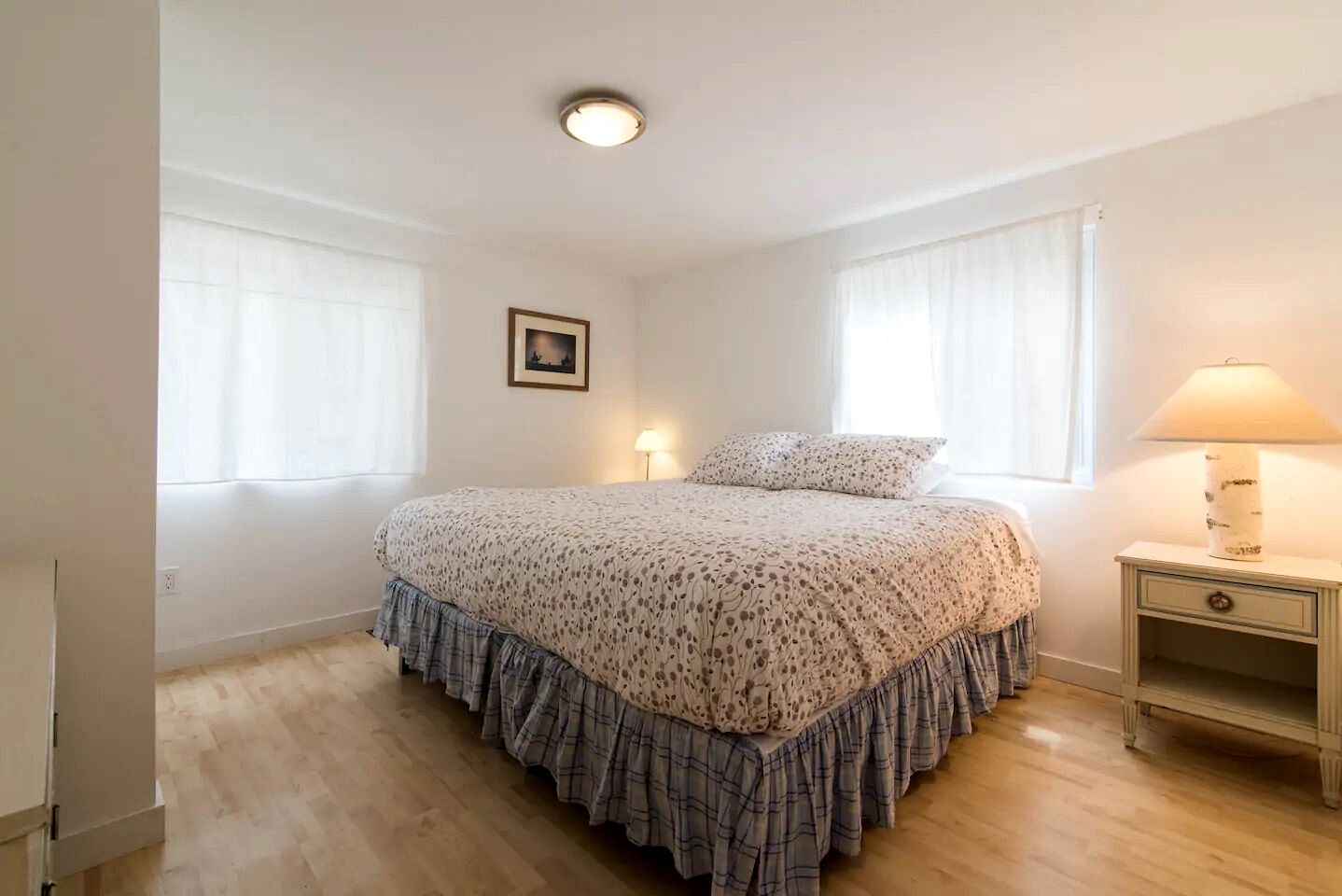 Luxury Cottage Rental for Groups on a Gorgeous Lake Resort near Ottawa, Ontario