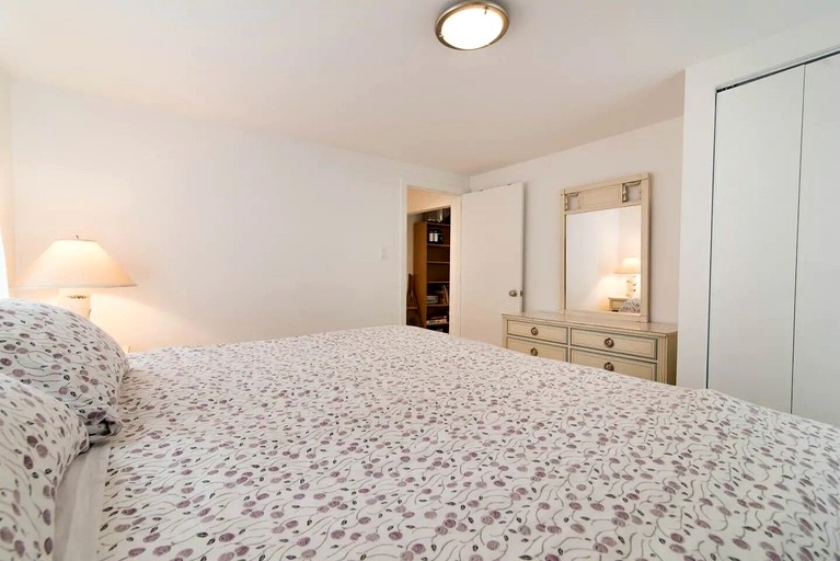 Cabins (Canada, Godfrey, Ontario)