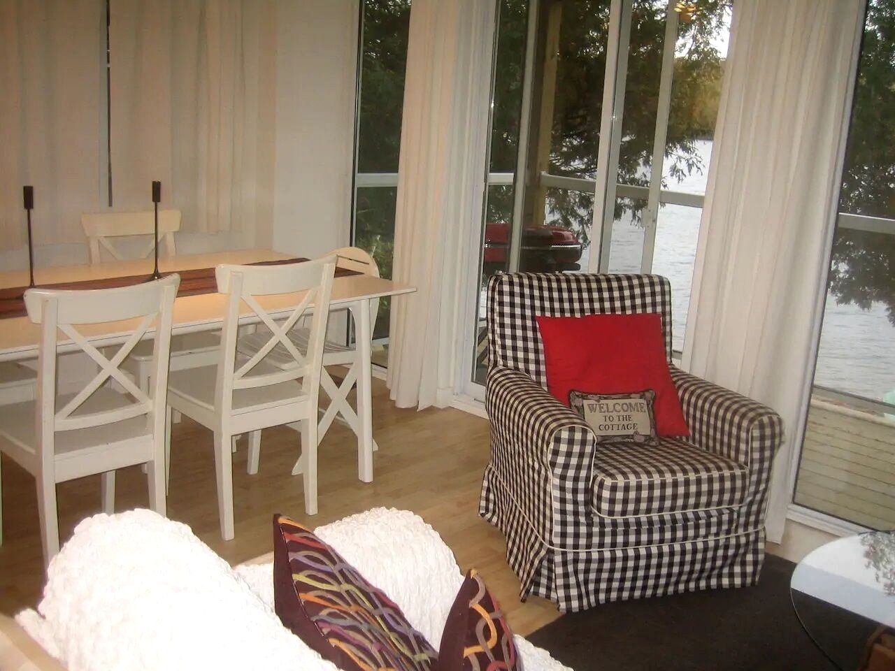 Luxury Cottage Rental for Groups on a Gorgeous Lake Resort near Ottawa, Ontario