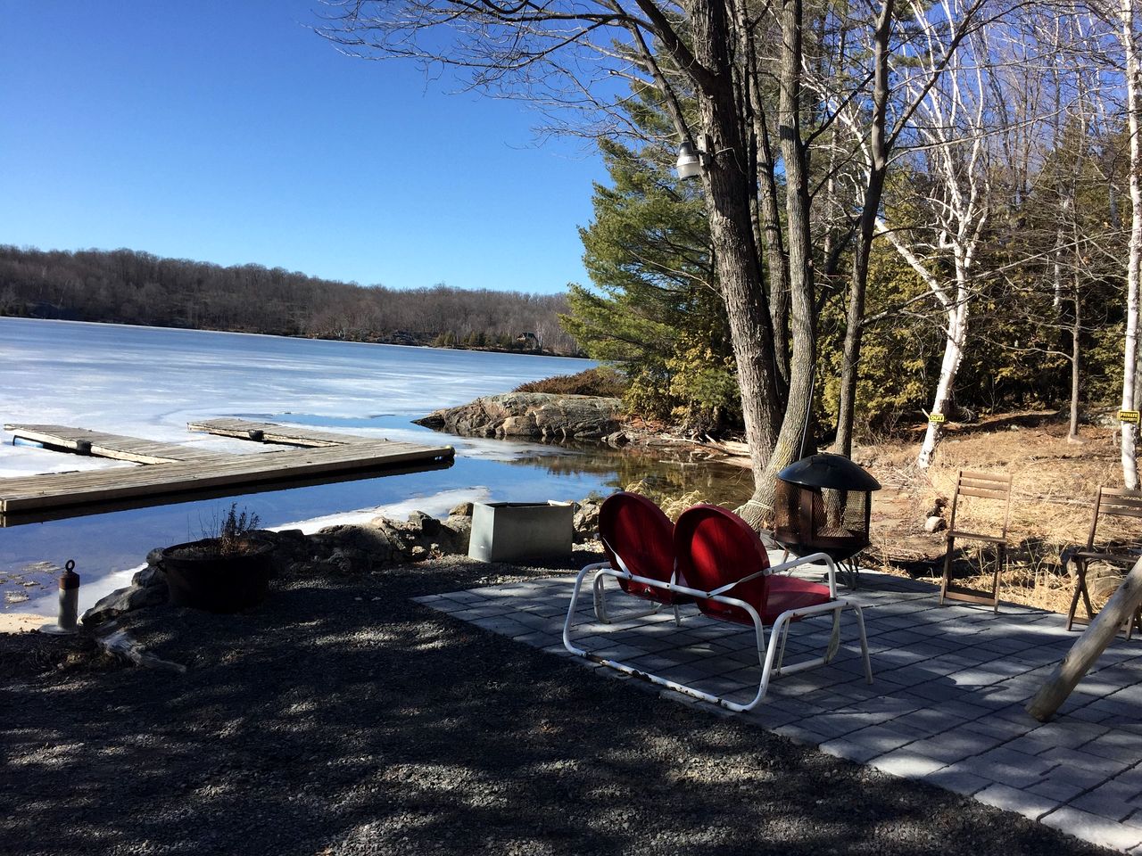 Luxury Cottage Rental for Groups on a Gorgeous Lake Resort near Ottawa, Ontario