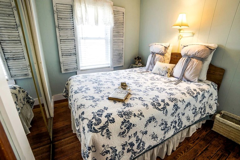 Cottages (United States of America, Dresden, New York)