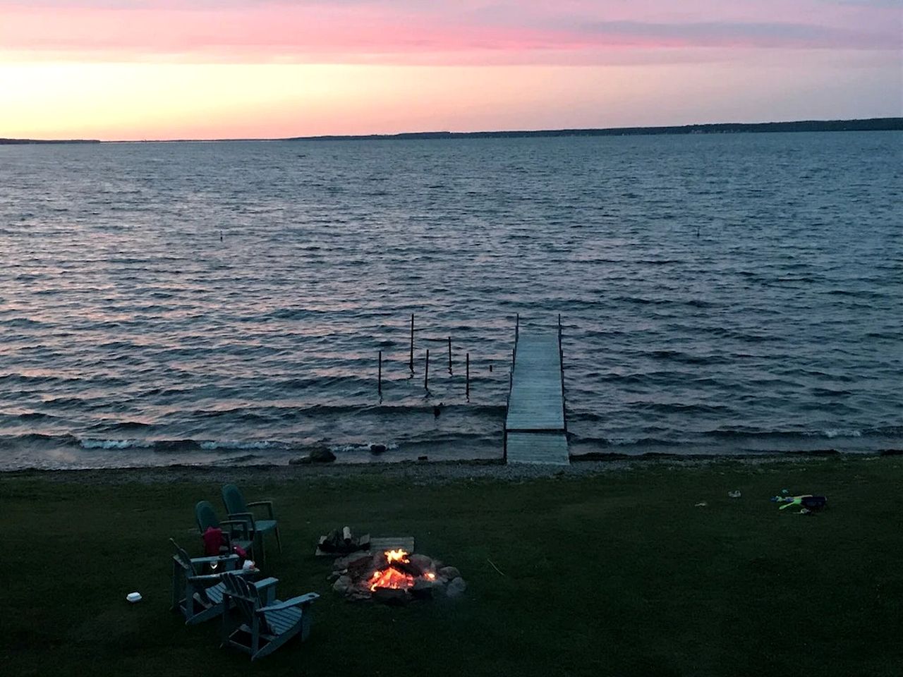 Lakefront Cottage with Cozy Interior and Jacuzzi in Dresden, New York