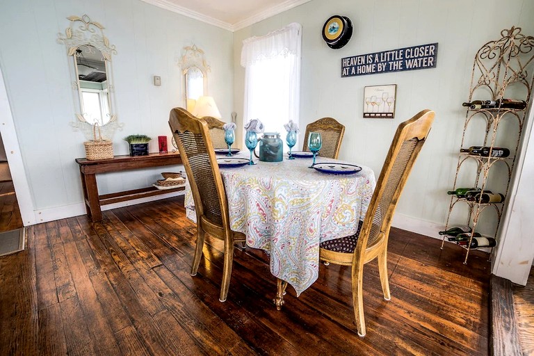 Cottages (United States of America, Dresden, New York)