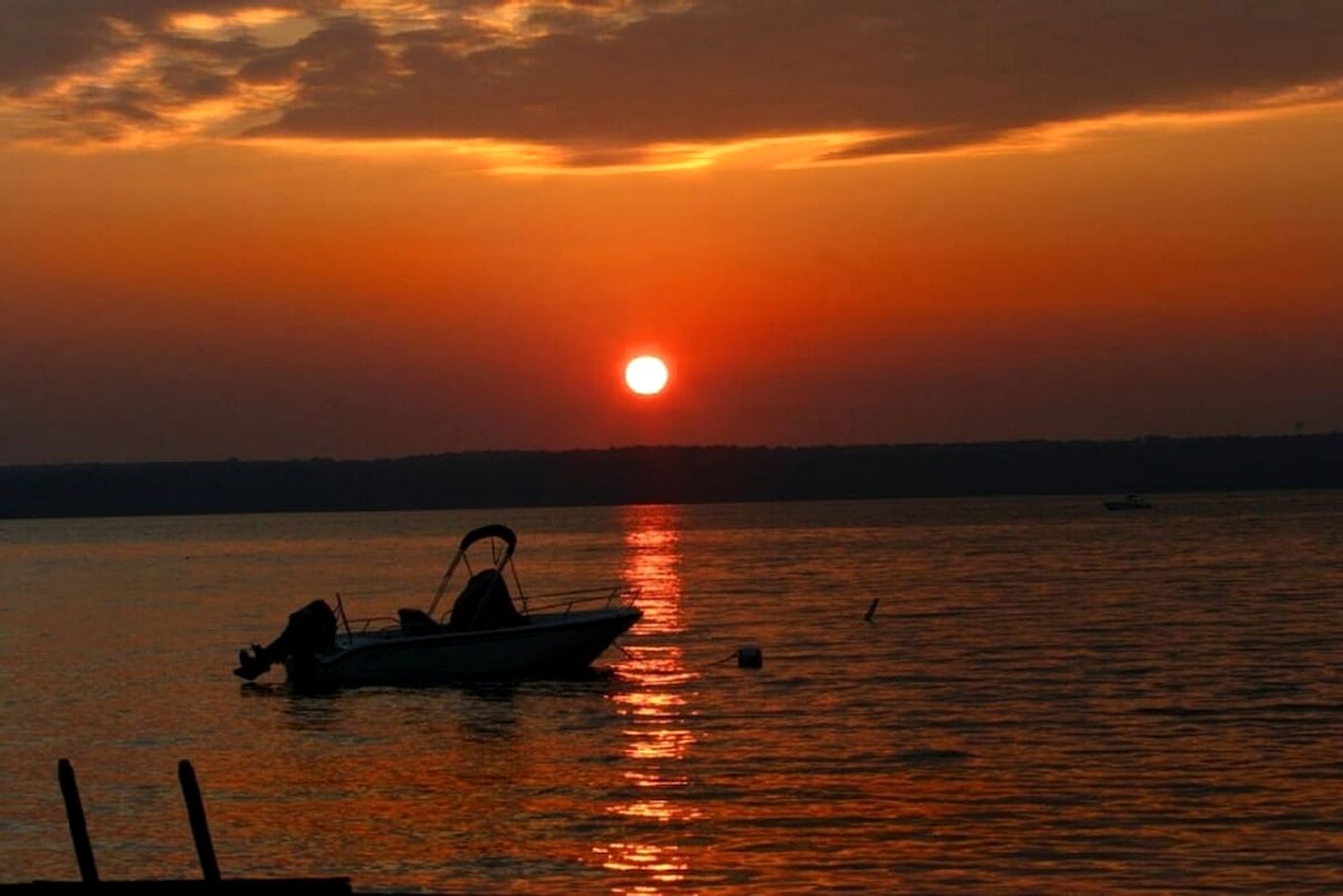 Lakefront Cottage with Cozy Interior and Jacuzzi in Dresden, New York