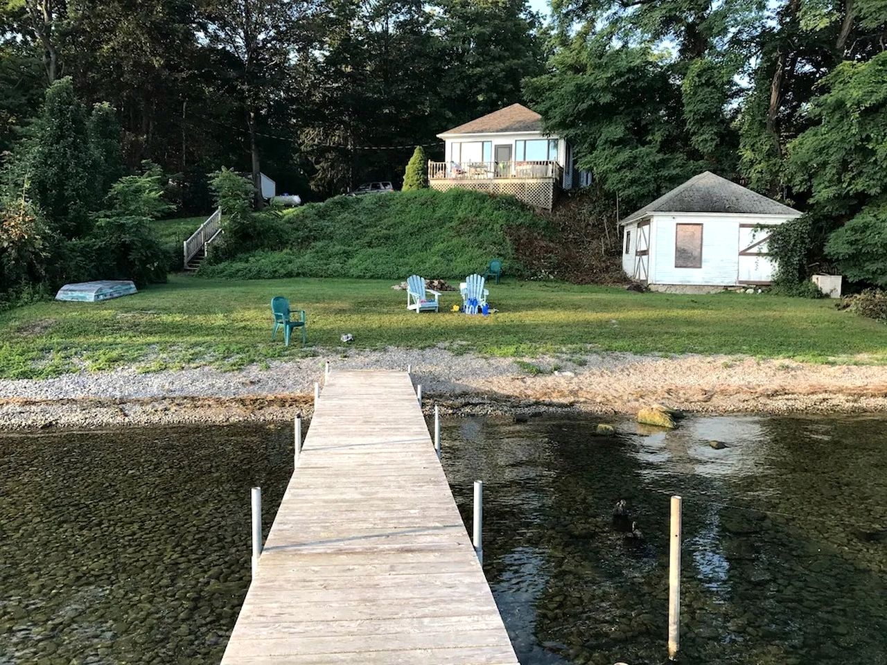 Lakefront Cottage with Cozy Interior and Jacuzzi in Dresden, New York