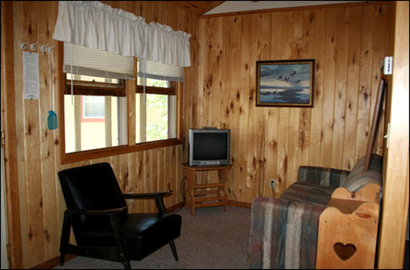 Comfortable Lakeside Cabin Rental for Four Guests near Brainerd, Minnesota