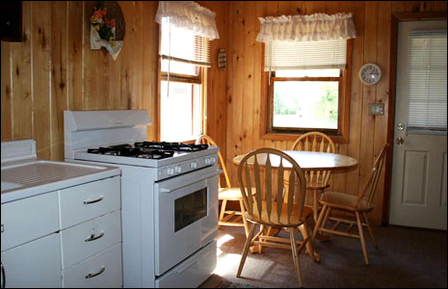 Comfortable Lakeside Cabin Rental for Four Guests near Brainerd, Minnesota