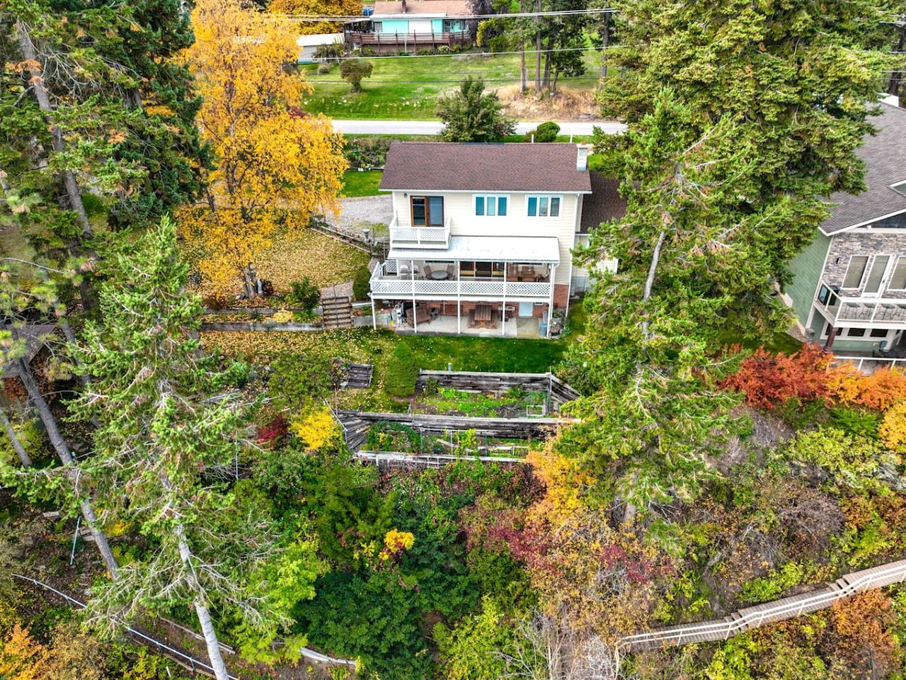 Lakefront Cabin with Picnic Space and Views for in Montana