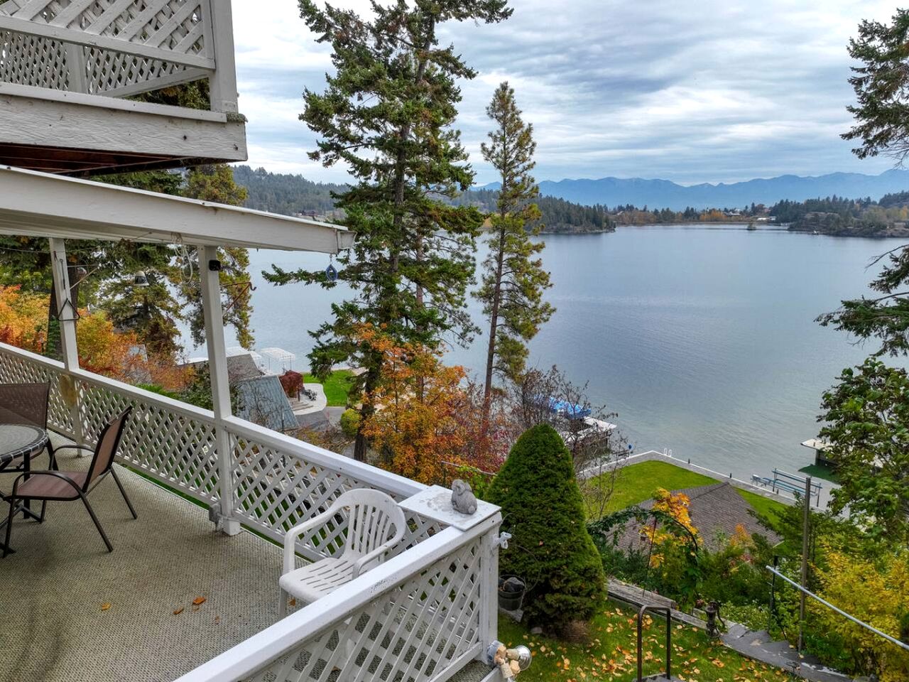 Lakefront Cabin with Picnic Space and Views for in Montana