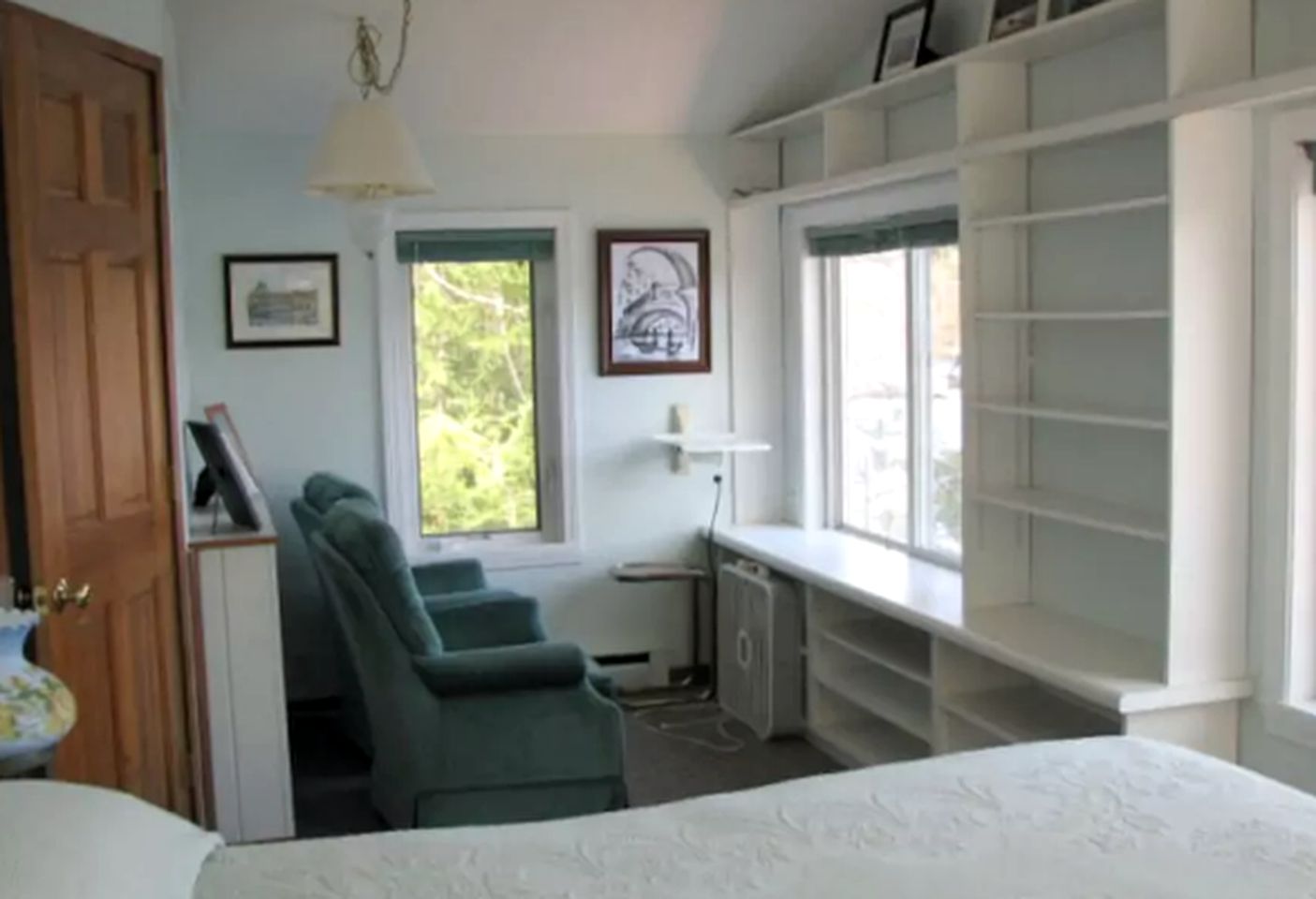 Lake Front Cottage Leadmine, Vacation Rentals, Sturbridge, United