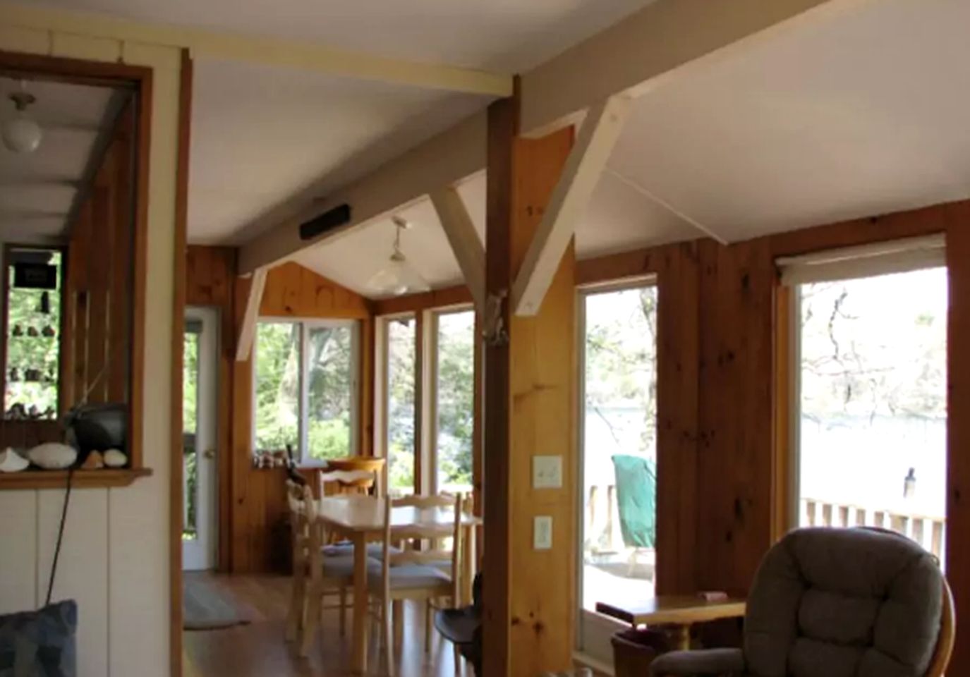 Lake Front Cottage Leadmine, Vacation Rentals, Sturbridge, United